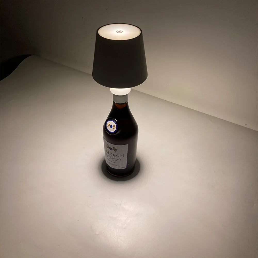 VinoFlex - Kreative Weinflaschen Schreibtischlampe