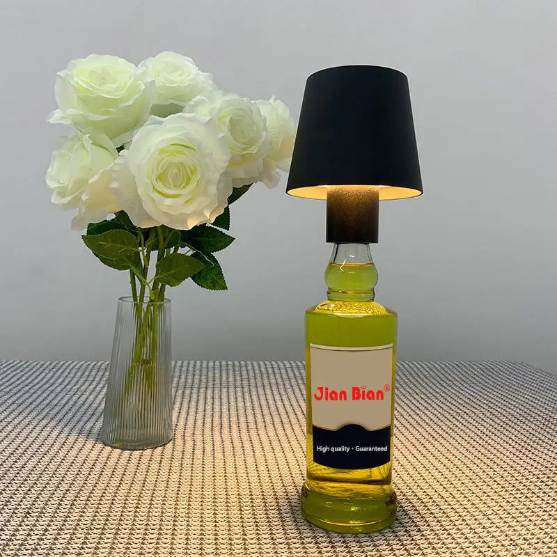 VinoFlex - Kreative Weinflaschen Schreibtischlampe