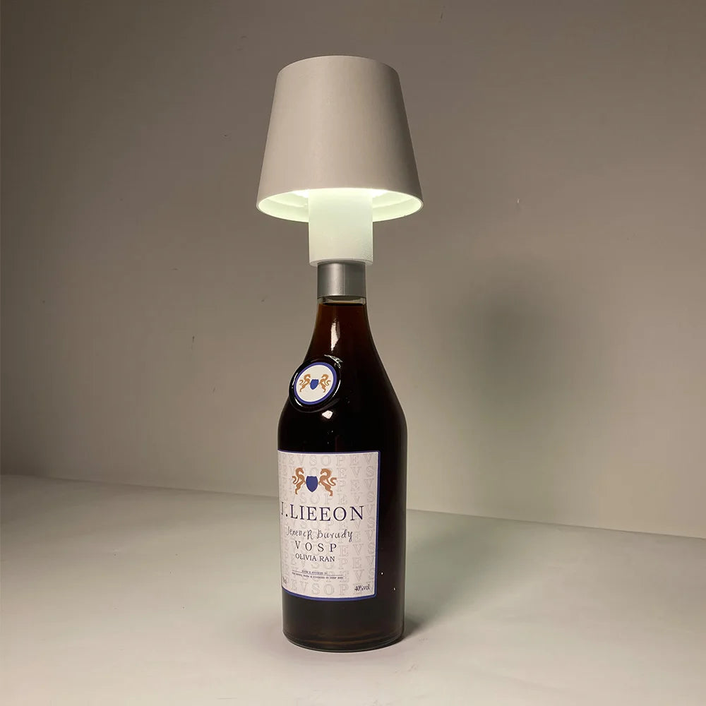 VinoFlex - Kreative Weinflaschen Schreibtischlampe