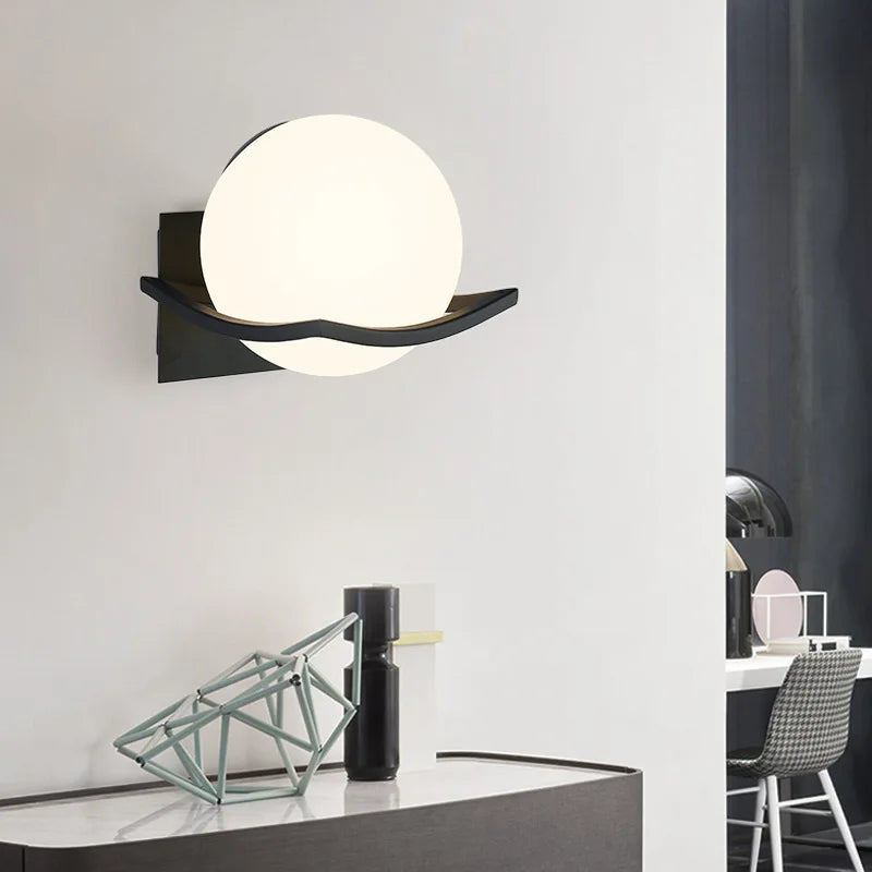 EuroLuxe - Milchglas-Wandlampe