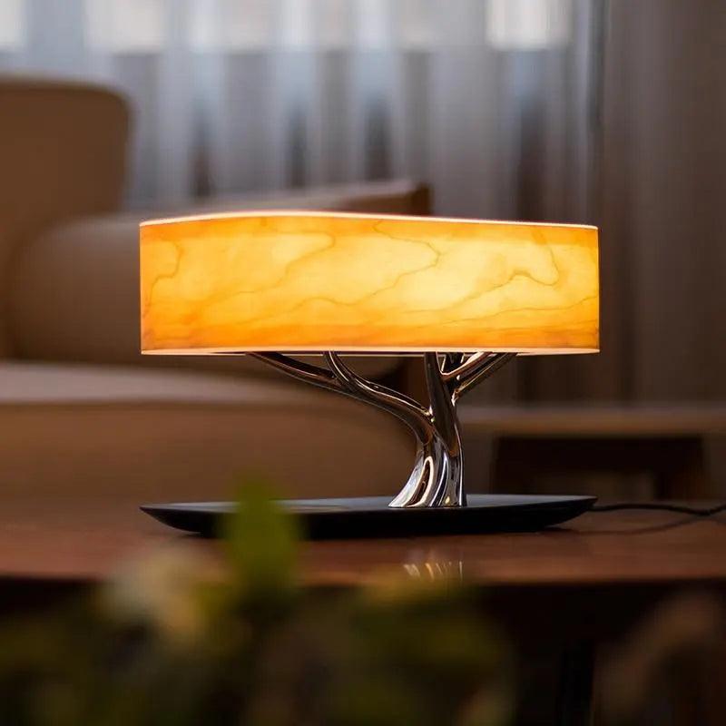 Moderne tischleuchte mit kirschholzschirm, einstellbare helligkeit, kabelloses aufladen, LED, touch control