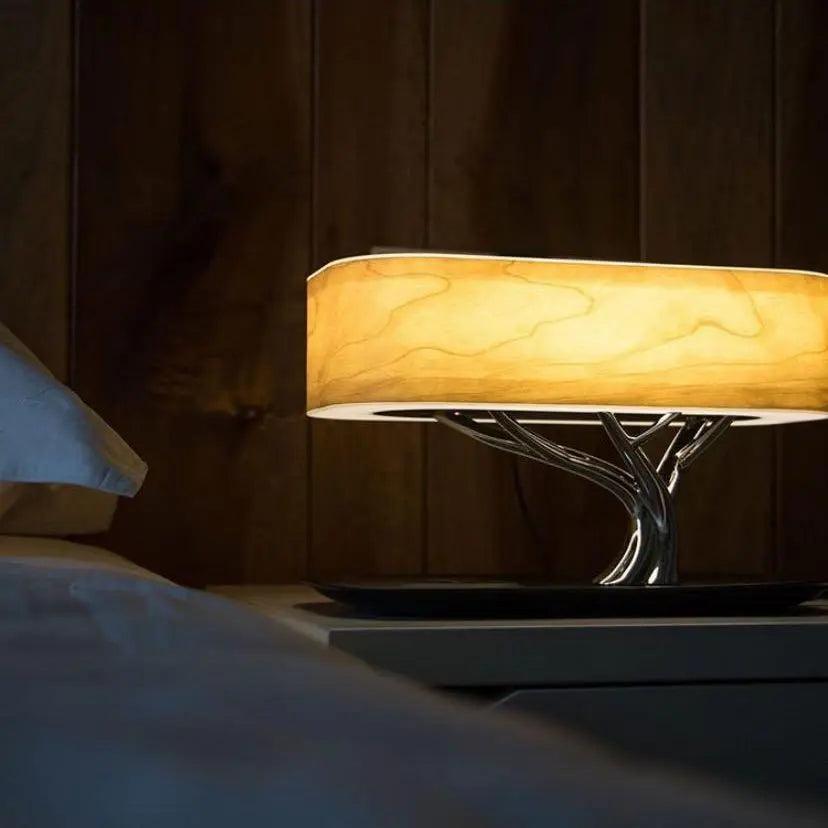 Moderne tischleuchte mit kirschholzschirm, einstellbare helligkeit, kabelloses aufladen, LED, touch control