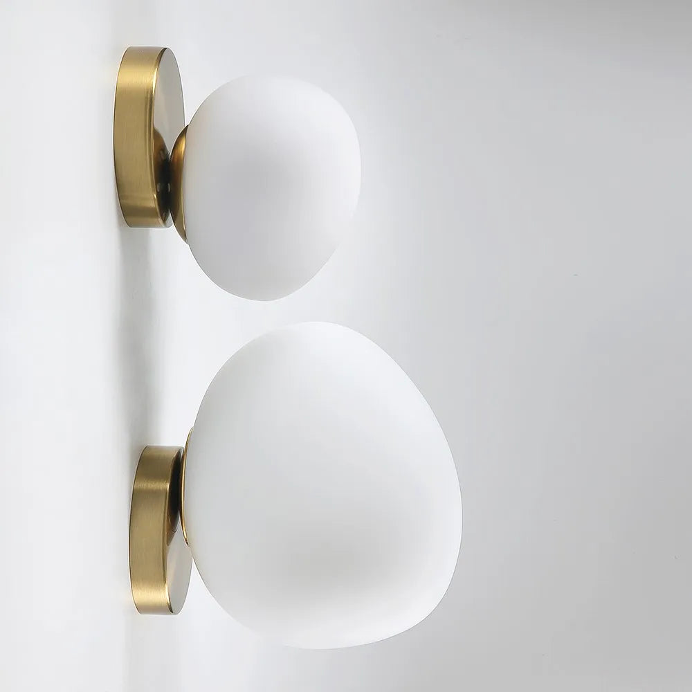 ShellWhite - Wandleuchte aus eierweißem Glas