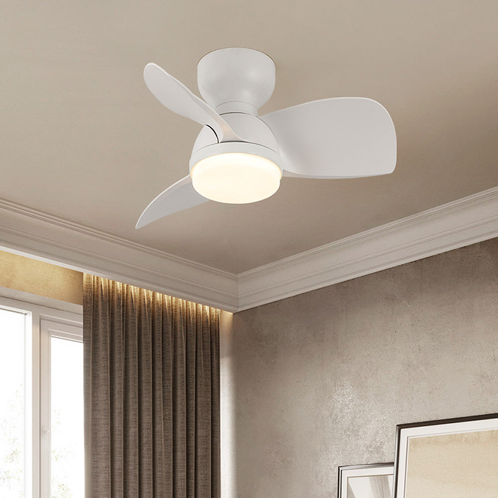 Stilvoller deckenventilator mit LED-licht für das schlafzimmer aus holz