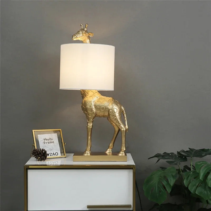 SavannaGlow - Giraffe aus Harz Tischlampen
