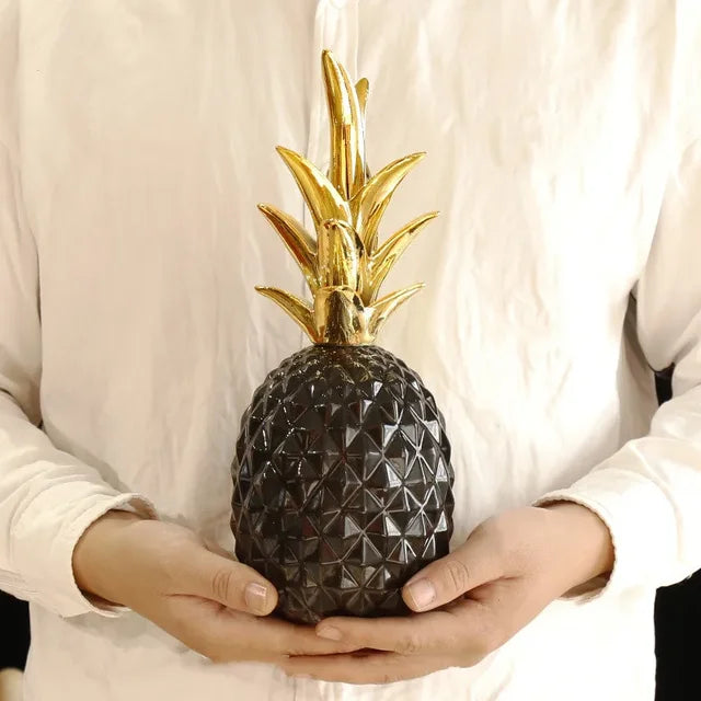 LumiPine - gold ananas home decor