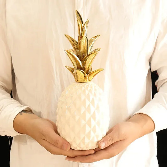 LumiPine - gold ananas home decor