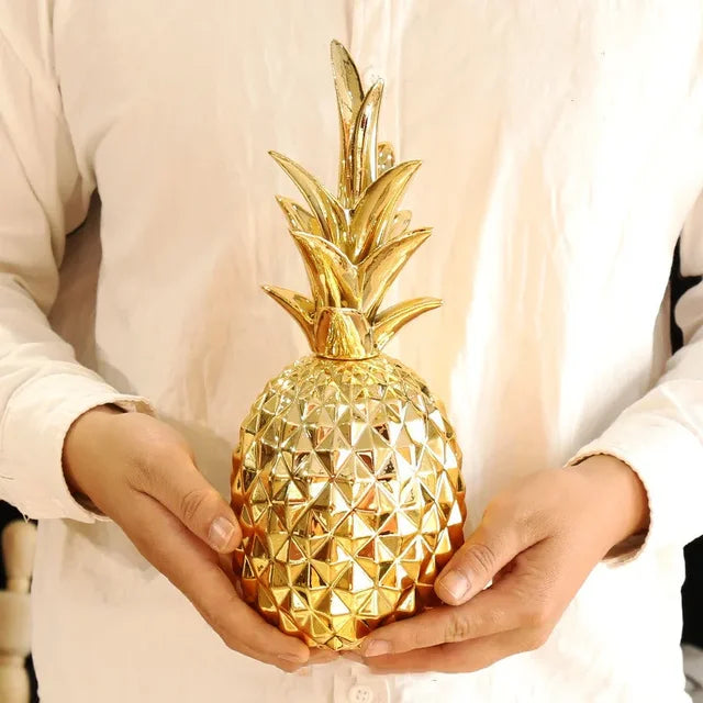 LumiPine - gold ananas home decor