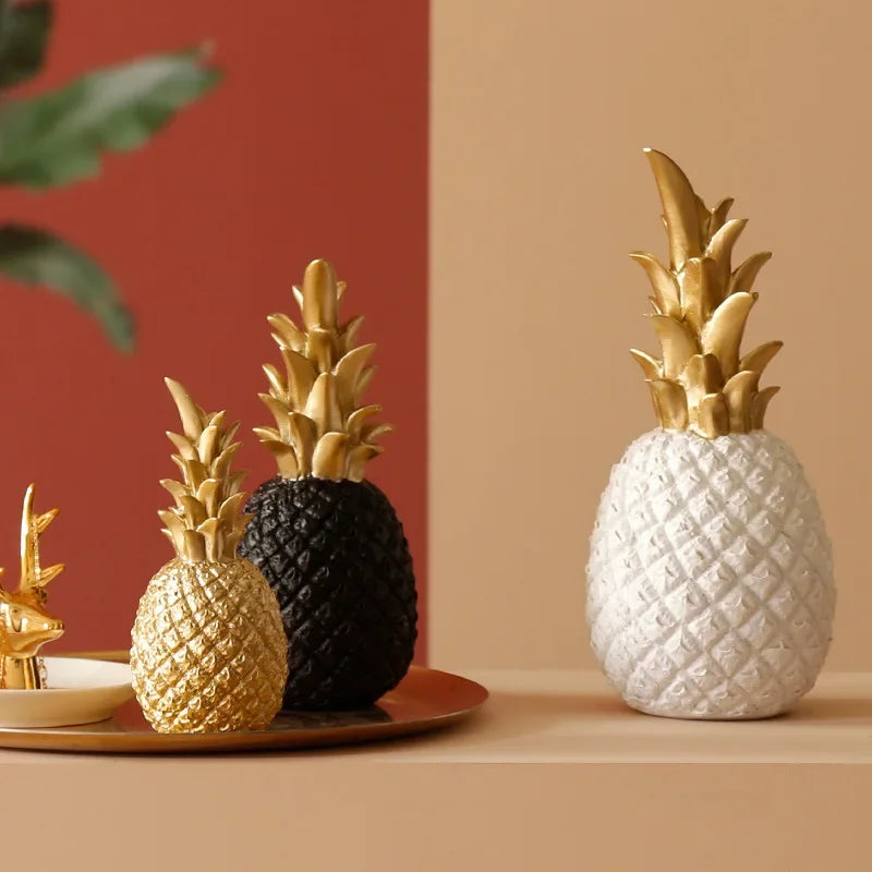 LumiPine - gold ananas home decor