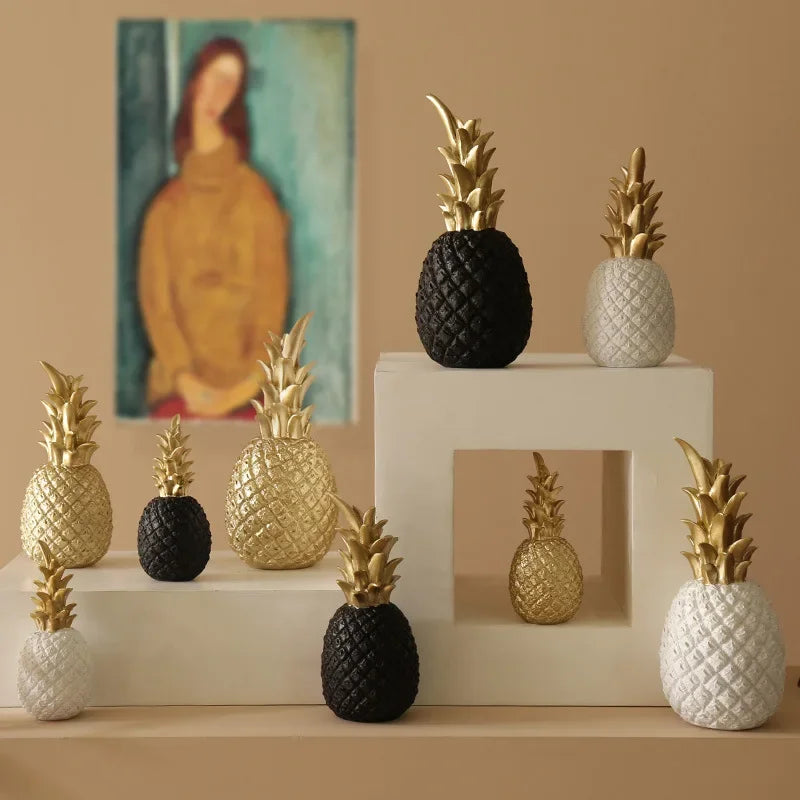 LumiPine - gold ananas home decor