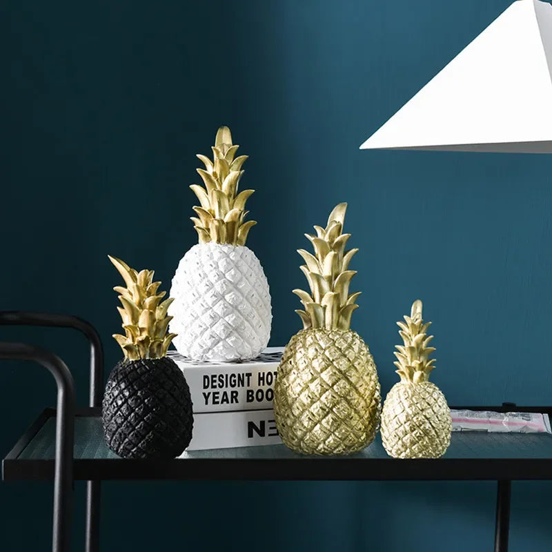 LumiPine - gold ananas home decor
