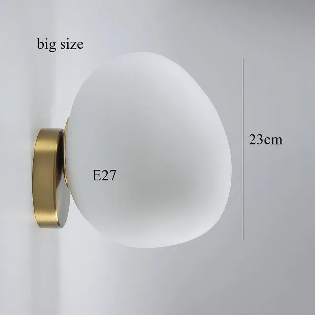 ShellWhite -  Wandleuchte aus eierweißem Glas