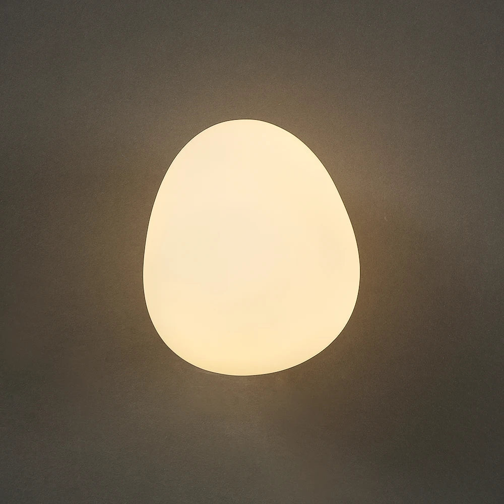 ShellWhite -  Wandleuchte aus eierweißem Glas