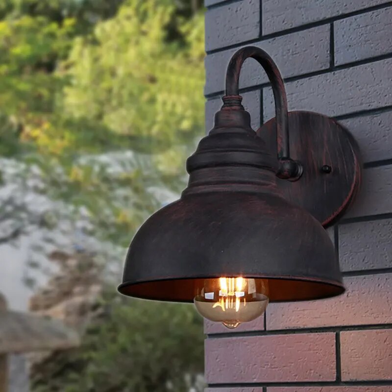VintageGlow - Retro Wandleuchte für draußen